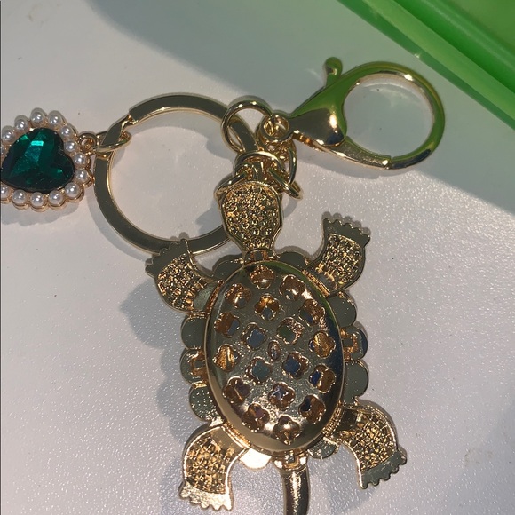 Turtle purse/bag charm Keychain w/ heart charm - Picture 4 of 5
